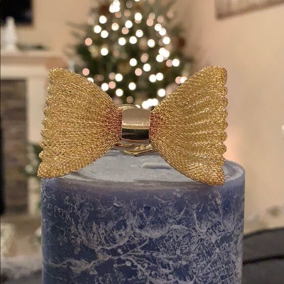 Gold Bow bracelet - Picture 2 of 3